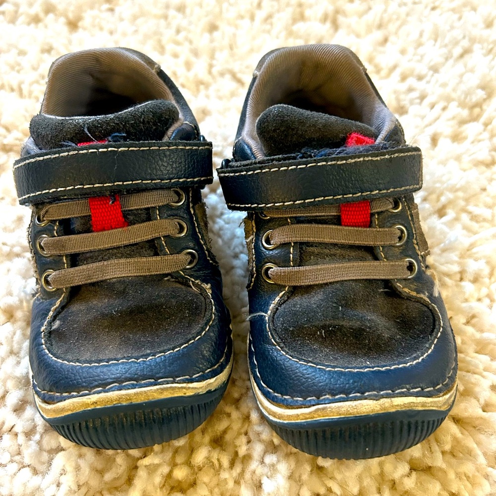 Stride rite tennis shoes